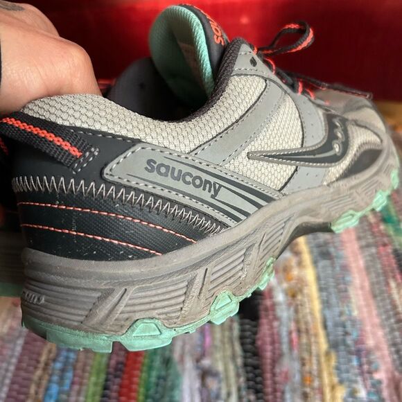 Saucony Women’s Sneakers in Gray and Green with Orange Laces Size 9 - Picture 10 of 15